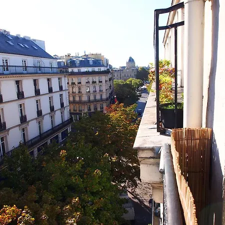 Lumineux Avec Balcon Au Coeur De * Parigi